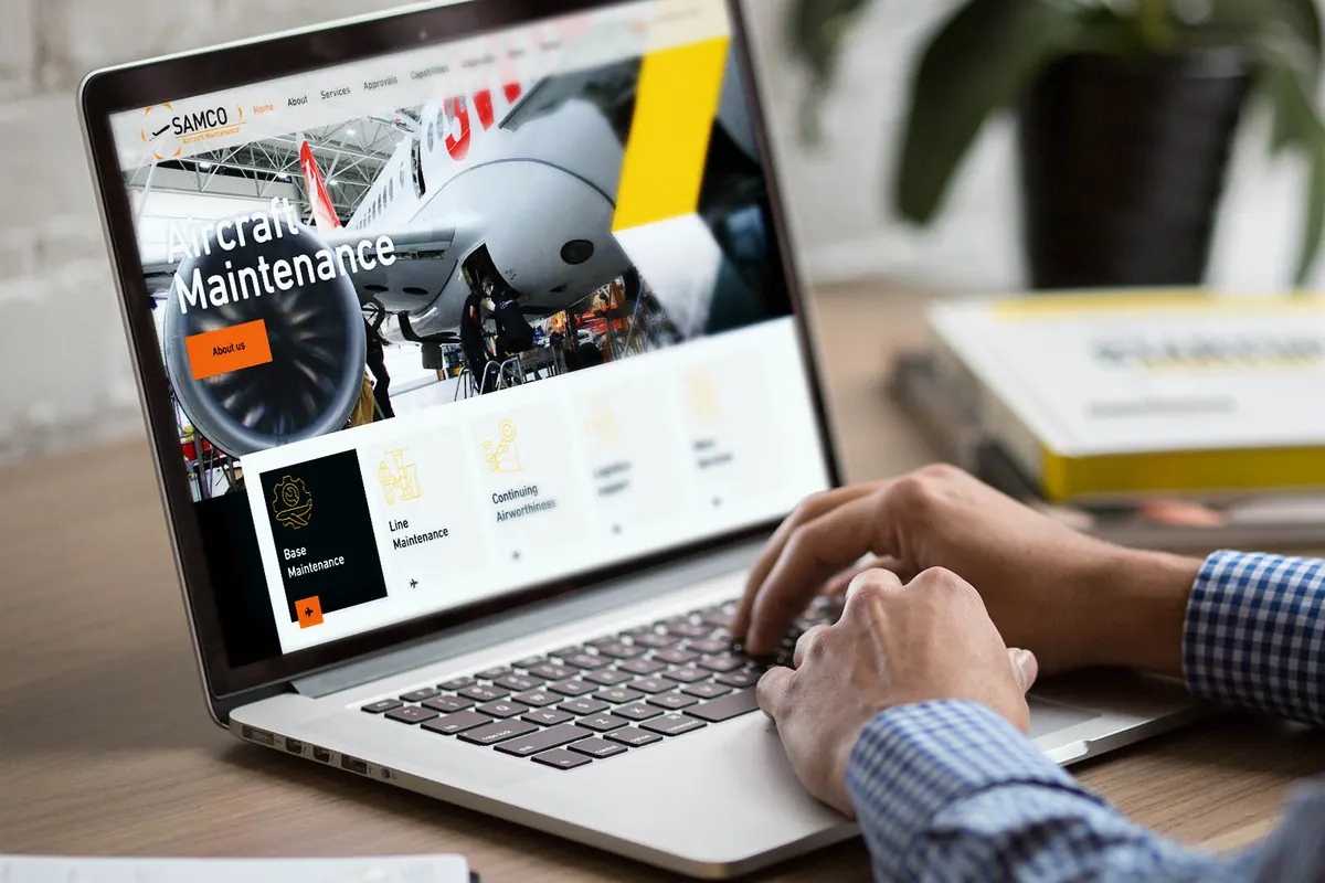 WordPress-website onderhouden op een laptop